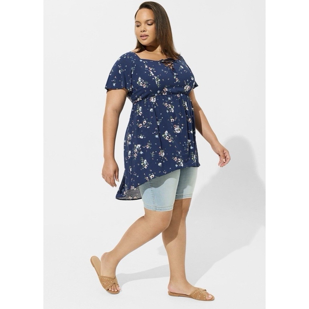 TORRID Size 1 Babydoll Challis Top Hi Low‎ Lace Up Blue Floral Tunic Womens